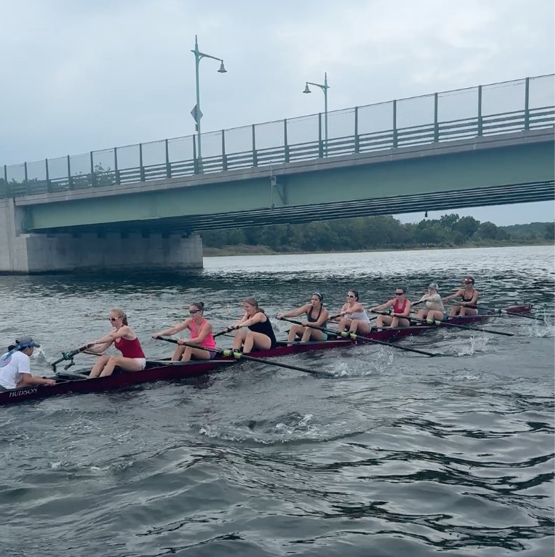 An eight coming under the bridge